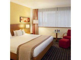 Holiday Inn image