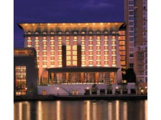 Four Seasons hotel Canary Wharf image