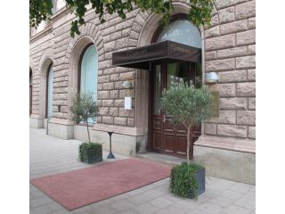 F12 restaurant image