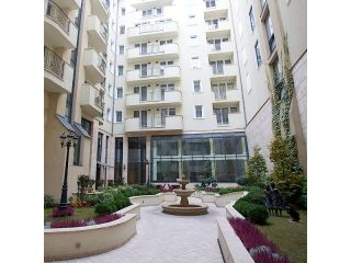 Queen's Court hotel & Residence image